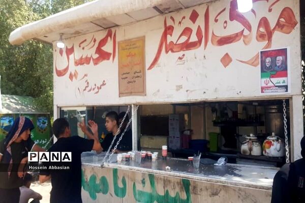 برپایی موکب‌های خدماتی کشورهای مختلف در مسیر نجف به کربلا