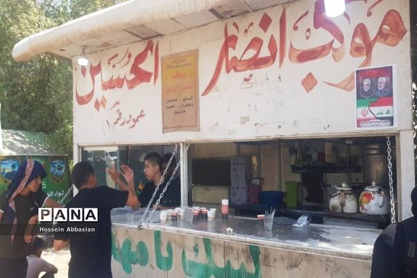 برپایی موکب‌های خدماتی کشورهای مختلف در مسیر نجف به کربلا