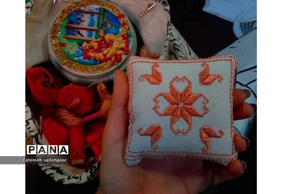 احیای هنر خامه‌دوزی سیستان به دست بانوان قرچکی