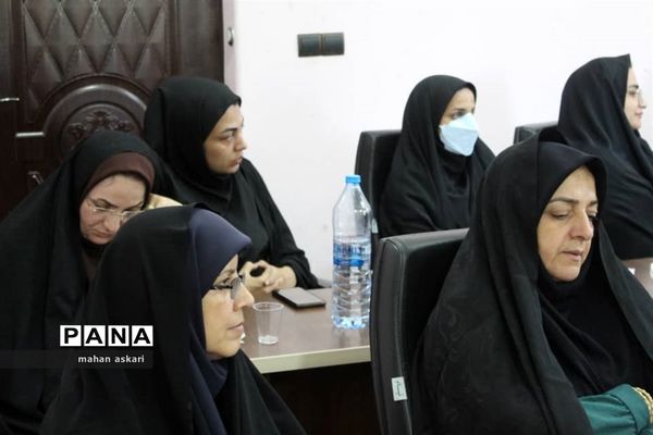 نشست مدیران مدارس در گلوگاه