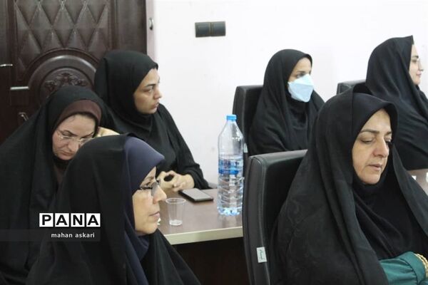 نشست مدیران مدارس در گلوگاه