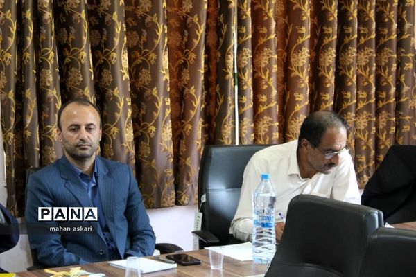 نشست مدیران مدارس در گلوگاه