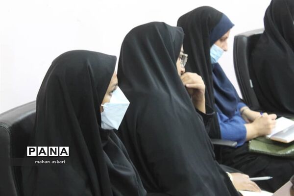 نشست مدیران مدارس در گلوگاه