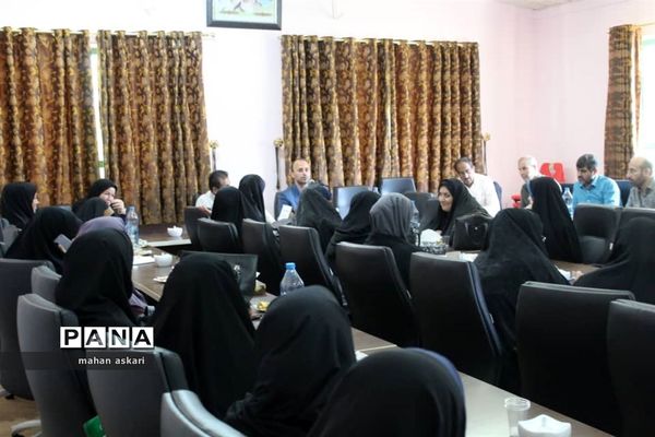 نشست مدیران مدارس در گلوگاه