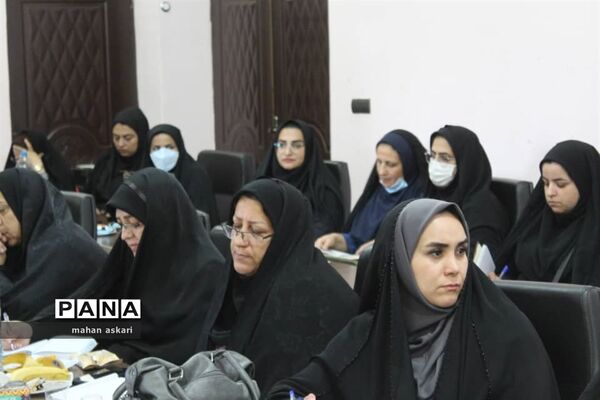 نشست مدیران مدارس در گلوگاه