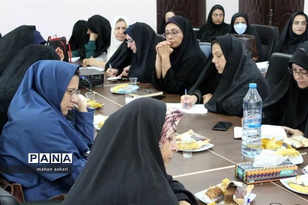 نشست مدیران مدارس در گلوگاه