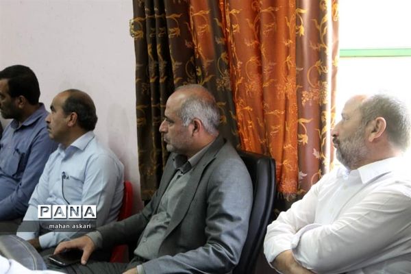 نشست مدیران مدارس در گلوگاه