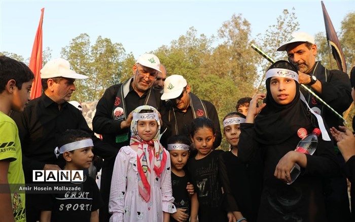 حاج‌قاسم؛ زبان مشترک دانش‌آموزان با زبان‌ها و ملیت‌های مختلف در آیین باشکوه اربعین /فیلم
