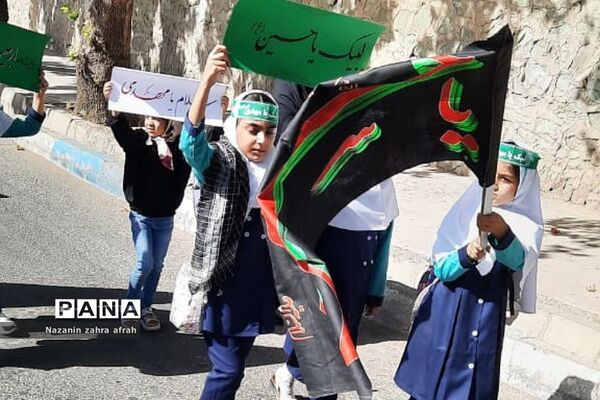 حرکت نمادین دانش‌آموزان رودهن از پیاده‌روی اربعین
