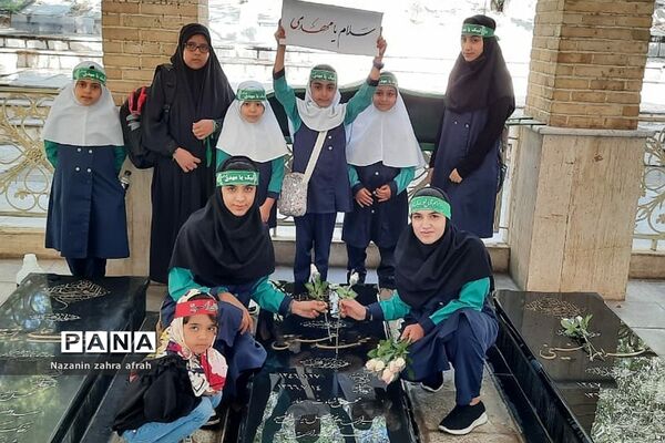 حرکت نمادین دانش‌آموزان رودهن از پیاده‌روی اربعین
