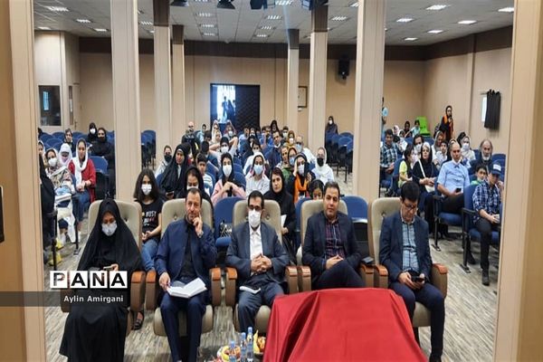 تجلیل از فارغ‌التحصیلان پژوهش‌سرای جابربن حیان منطقه 2