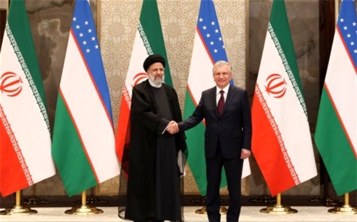 رئیس‌جمهوری ازبکستان به شکل رسمی از آیت‌الله رئیسی استقبال کرد