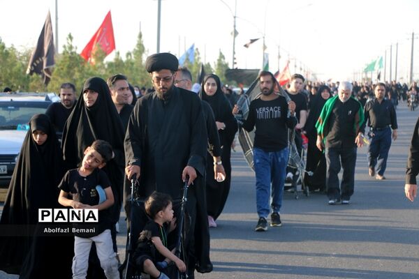 راهپیمایی عاشقان سیدالشهدا(ع) به‌مناسبت روز اربعین در قم-2
