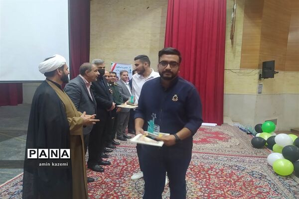 مراسم تجلیل از برگزیدگان هشتمین جشنواره ستارگان علمی در داراب استان فارس