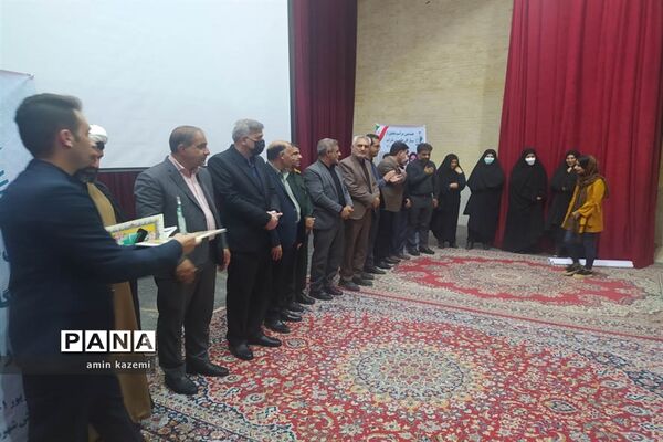 مراسم تجلیل از برگزیدگان هشتمین جشنواره ستارگان علمی در داراب استان فارس