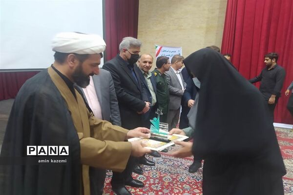 مراسم تجلیل از برگزیدگان هشتمین جشنواره ستارگان علمی در داراب استان فارس