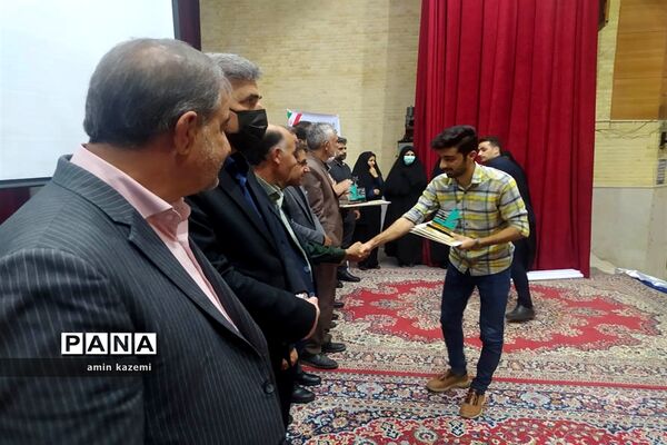 مراسم تجلیل از برگزیدگان هشتمین جشنواره ستارگان علمی در داراب استان فارس