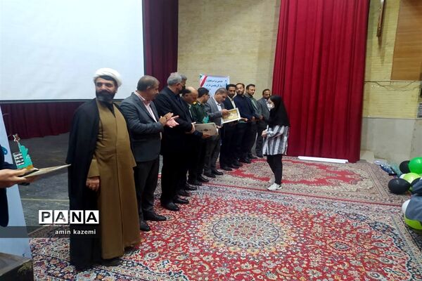 مراسم تجلیل از برگزیدگان هشتمین جشنواره ستارگان علمی در داراب استان فارس