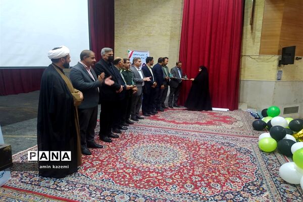 مراسم تجلیل از برگزیدگان هشتمین جشنواره ستارگان علمی در داراب استان فارس