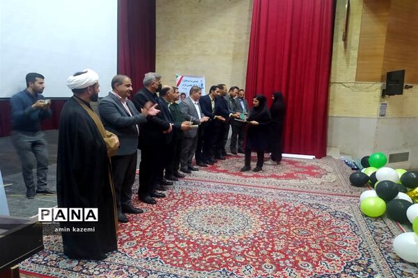 مراسم تجلیل از برگزیدگان هشتمین جشنواره ستارگان علمی در داراب استان فارس