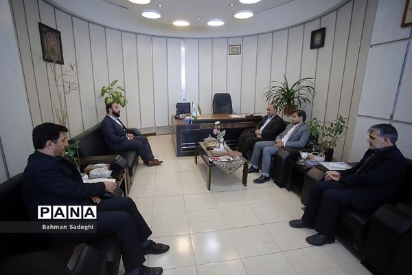 جلسه سازمان دانش‌آموزی و کمیته امداد امام خمینی با موضوع «شور عاطفه‌ها»