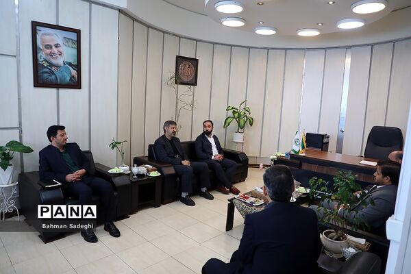 جلسه سازمان دانش‌آموزی و کمیته امداد امام خمینی با موضوع «شور عاطفه‌ها»