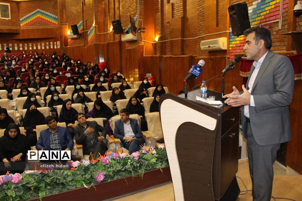 نشست هم‌اندیشی مدیران مدارس آموزش و پرورش ناحیه ۳ کرمانشاه