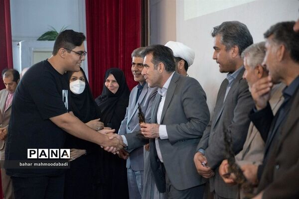 آیین تجلیل از افتخارآفرینان کنکور ۱۴۰۱ دانش‌آموزان مدارس استعدادهای درخشان(سمپاد) استان کرمانشاه