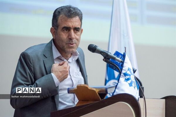 آیین تجلیل از افتخارآفرینان کنکور ۱۴۰۱ دانش‌آموزان مدارس استعدادهای درخشان(سمپاد) استان کرمانشاه