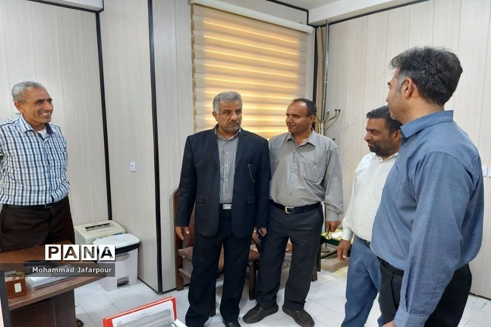 بازدید فرماندار شهرستان بوشهر از ادارات دولتی