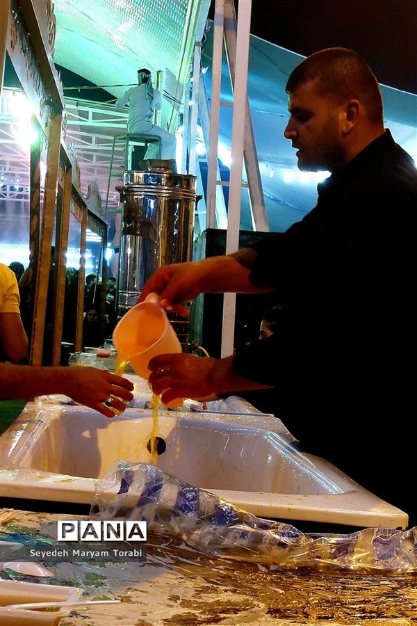 در مسیر بهشت؛ خدمت‌رسانی به زائران حسینی در موکب‌های اربعین