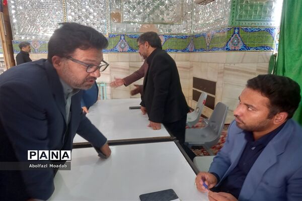 برپایی میز خدمت اداره آموزش و پرورش، کاشمر