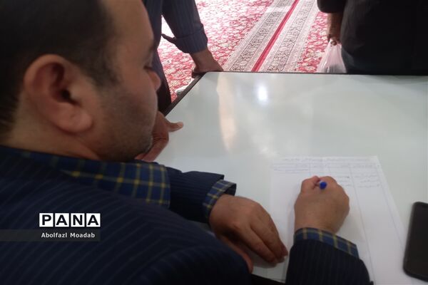 برپایی میز خدمت اداره آموزش و پرورش، کاشمر