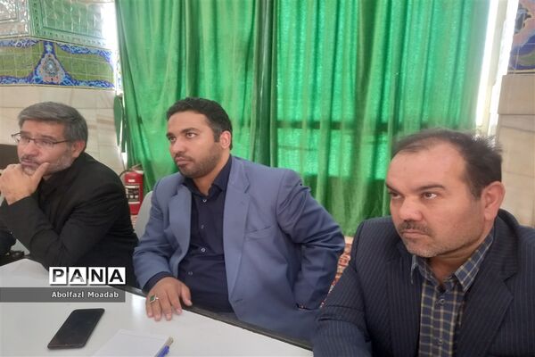 برپایی میز خدمت اداره آموزش و پرورش، کاشمر