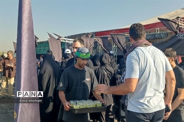 راهپیمایی جاماندگان اربعین حسینی از مسجد جامع شهرستان قرچک به سمت حرم حضرت عبدالعظیم حسنی