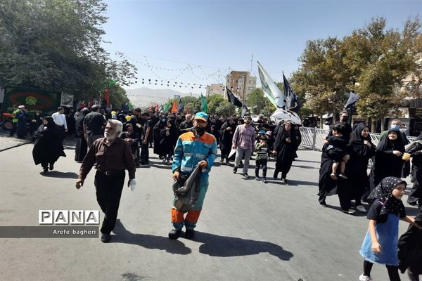 پیاده‌روی اربعین حسینی در جوار حرم مطهر رضوی