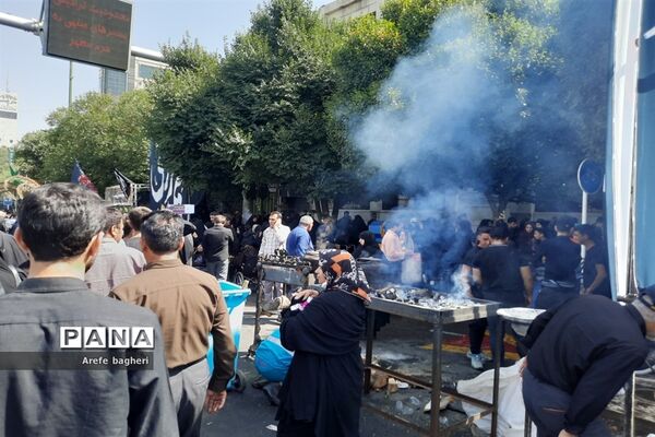 پیاده‌روی اربعین حسینی در جوار حرم مطهر رضوی