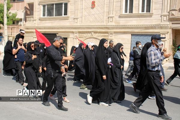 پیاده‌روی دلدادگان اربعین حسینی در بوشهر