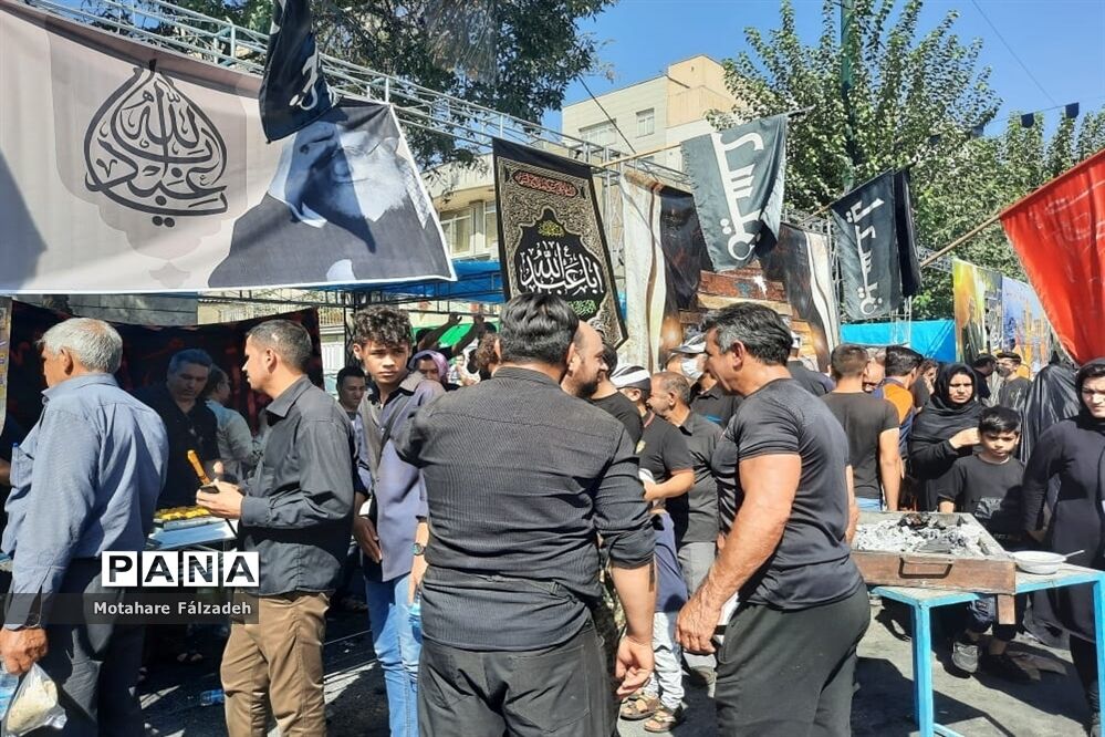 جاماندگان اربعین درحال حرکت به سمت حرم حضرت عبدالعظیم حسنی (ع)
