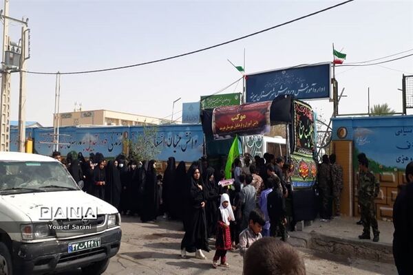 پذیرایی دانش‌آموزان و فرهنگیان هیرمندی از عزاداران اربعین حسینی (ع)