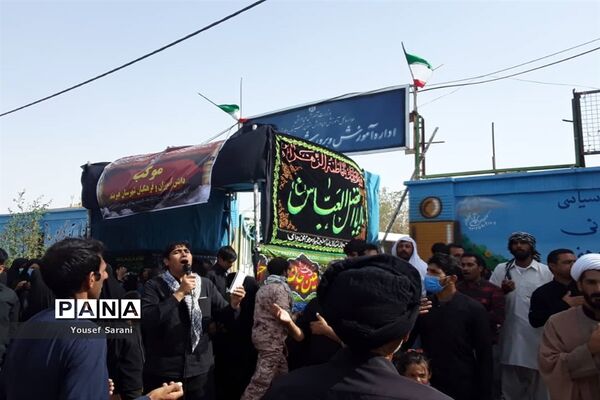 پذیرایی دانش‌آموزان و فرهنگیان هیرمندی از عزاداران اربعین حسینی (ع)
