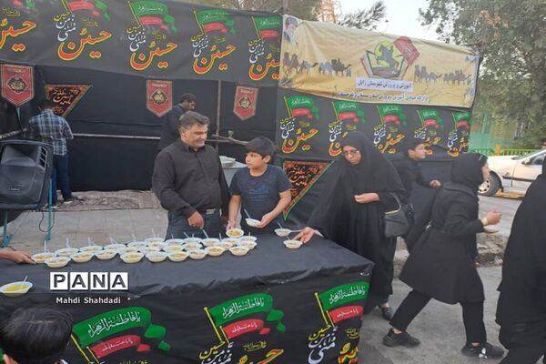 فعالیت موکب دانش‌آموزان و فرهنگیان زابل در مراسم اربعین حسینی(ع)