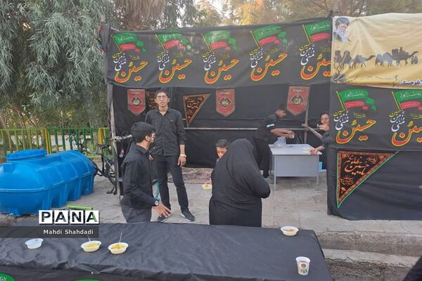 فعالیت موکب دانش‌آموزان و فرهنگیان زابل در مراسم اربعین حسینی(ع)