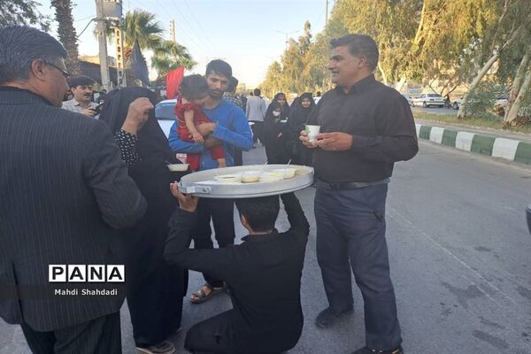 فعالیت موکب دانش‌آموزان و فرهنگیان زابل در مراسم اربعین حسینی(ع)