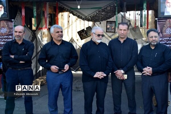 برپایی موکب شهدای فرهنگیان آموزش و پرورش منطقه ۱۴ در خیابان ۱۷ شهریور