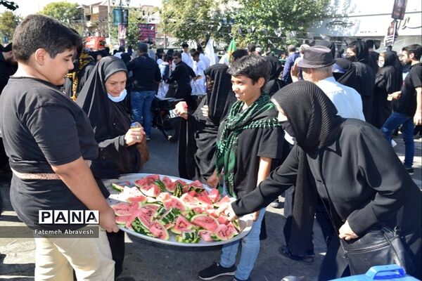 برپایی موکب شهدای فرهنگیان آموزش و پرورش منطقه ۱۴ در خیابان ۱۷ شهریور