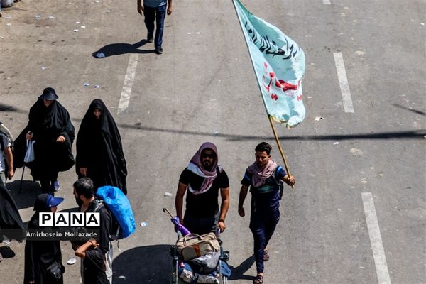 پیاده‌روی عاشقان سیدالشهدا در مسیر کربلا