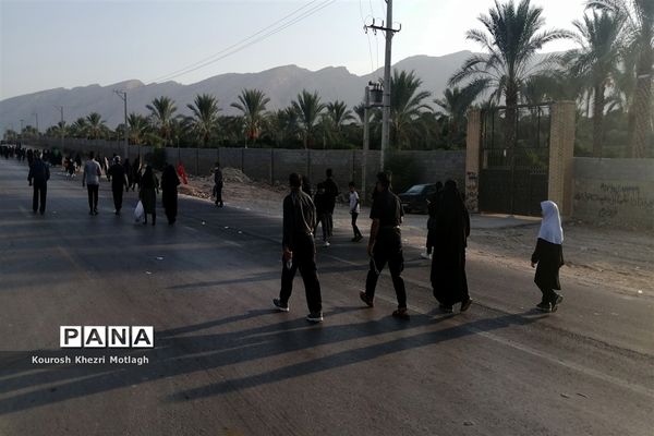 حضور پرشور مردم شهرستان کازرون در  پیاده‌روی جاماندگان اربعین حسینی