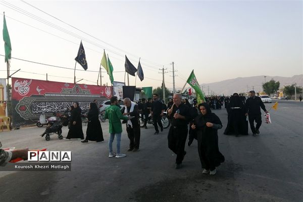 حضور پرشور مردم شهرستان کازرون در  پیاده‌روی جاماندگان اربعین حسینی