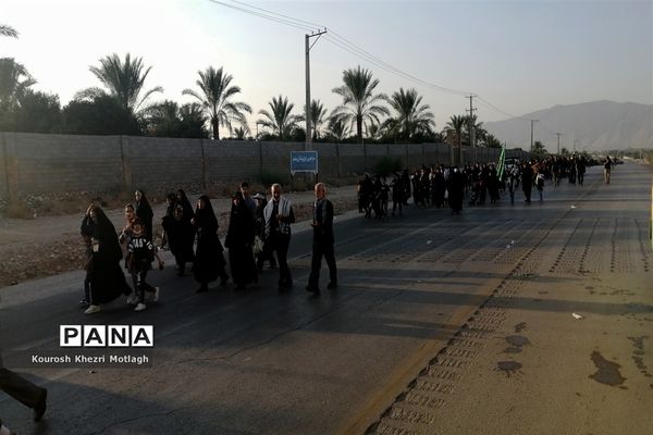 حضور پرشور مردم شهرستان کازرون در  پیاده‌روی جاماندگان اربعین حسینی